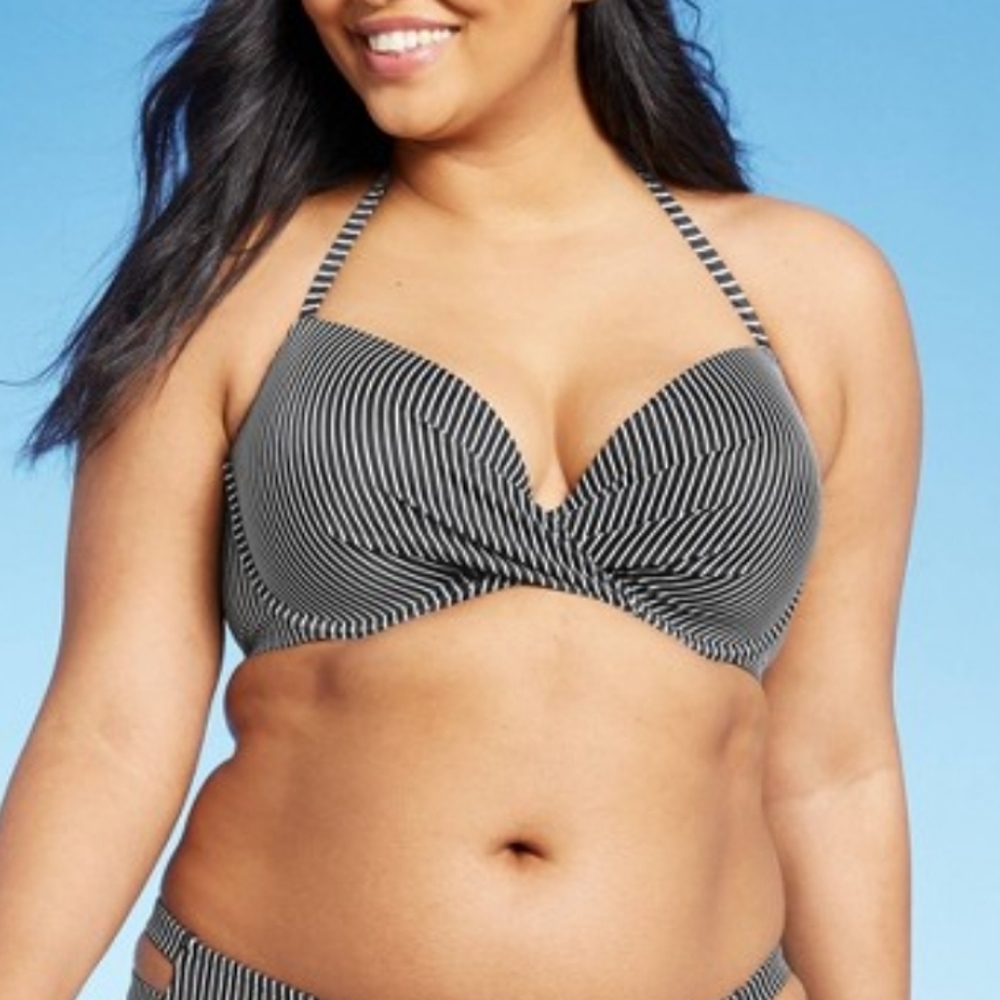 Women's Lightly Lined Twist-Front Bikini Top
